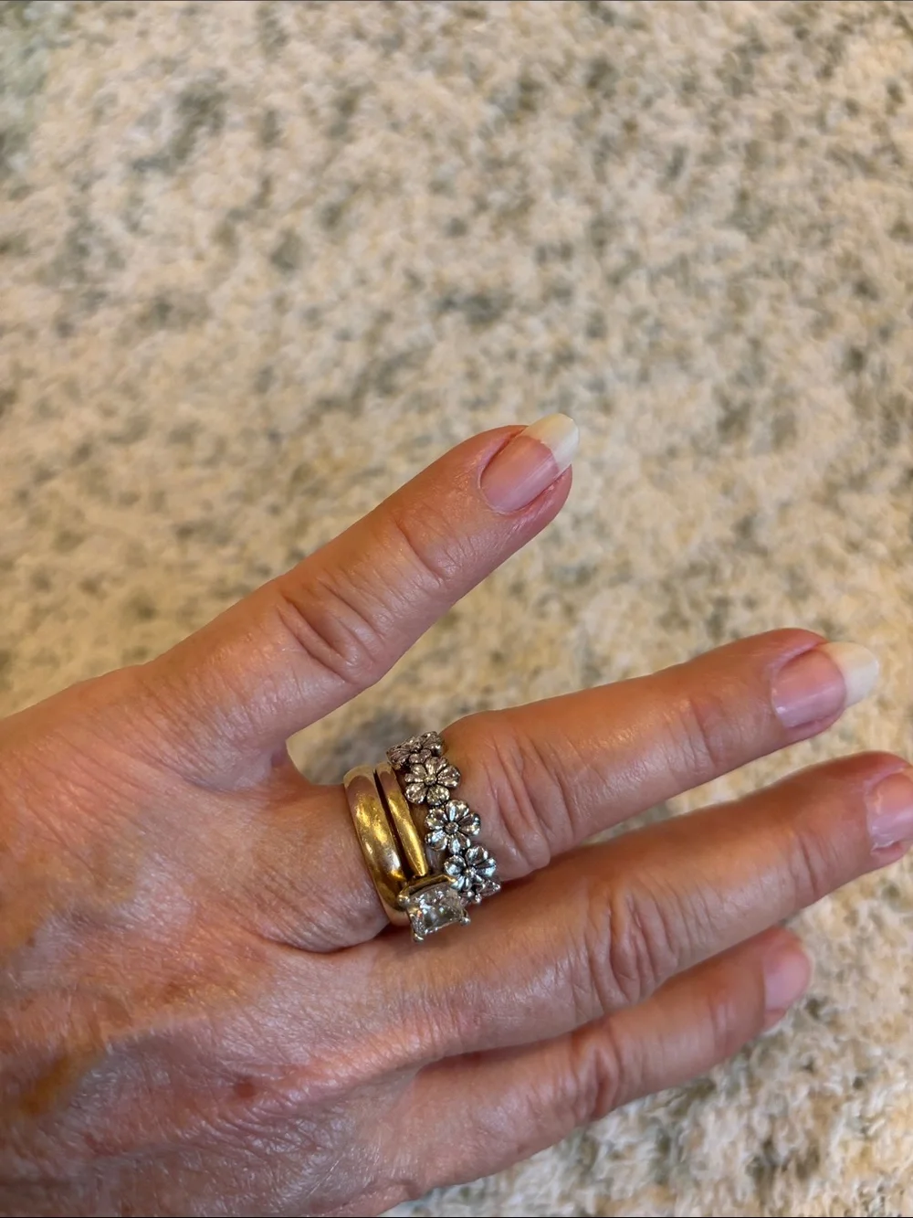 Dainty Silver Toned Daisies Floral Stackable Ring Size 7 NWT
